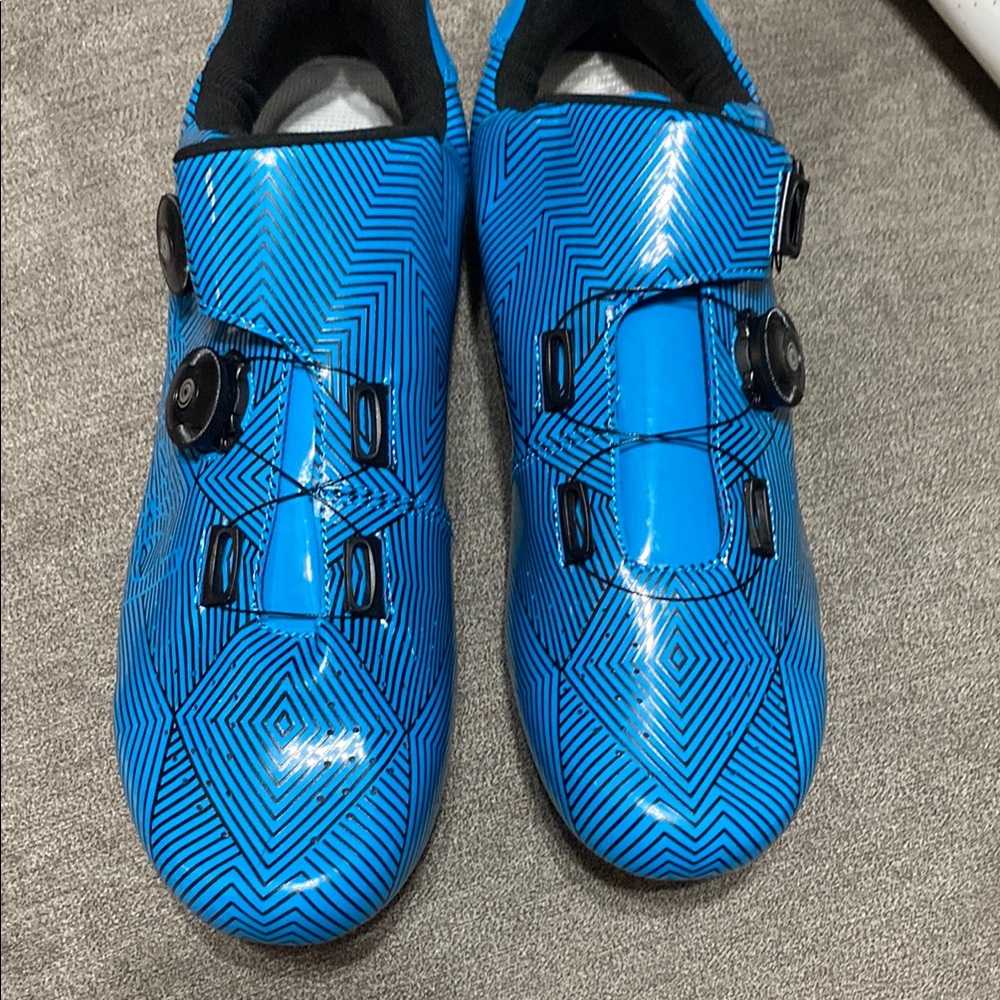 Specialized Blue and Black Athletic Cycling Shoes with Modern Design